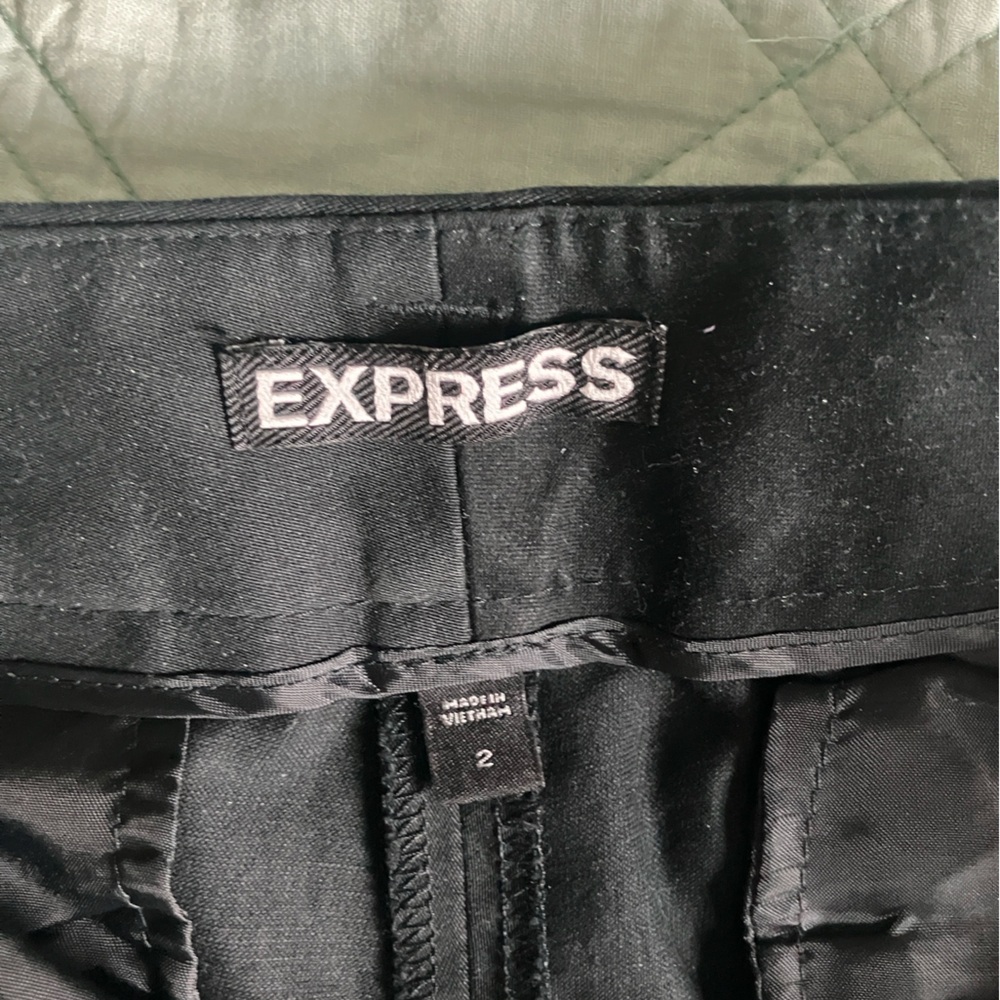 Express Shorts - Picture 5 of 9